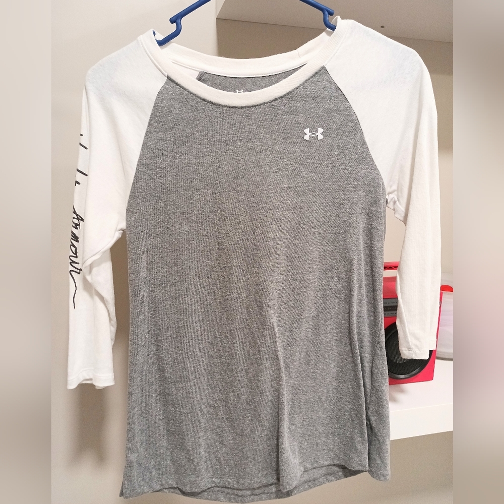 NWOT Under Armour Raglan 3/4 Sleeve TShirt